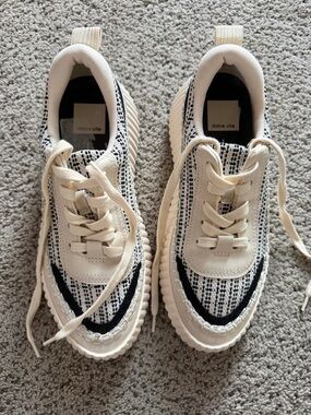 Dolce Vita Womens Cream & Black Knit Lace-Up Sneakers